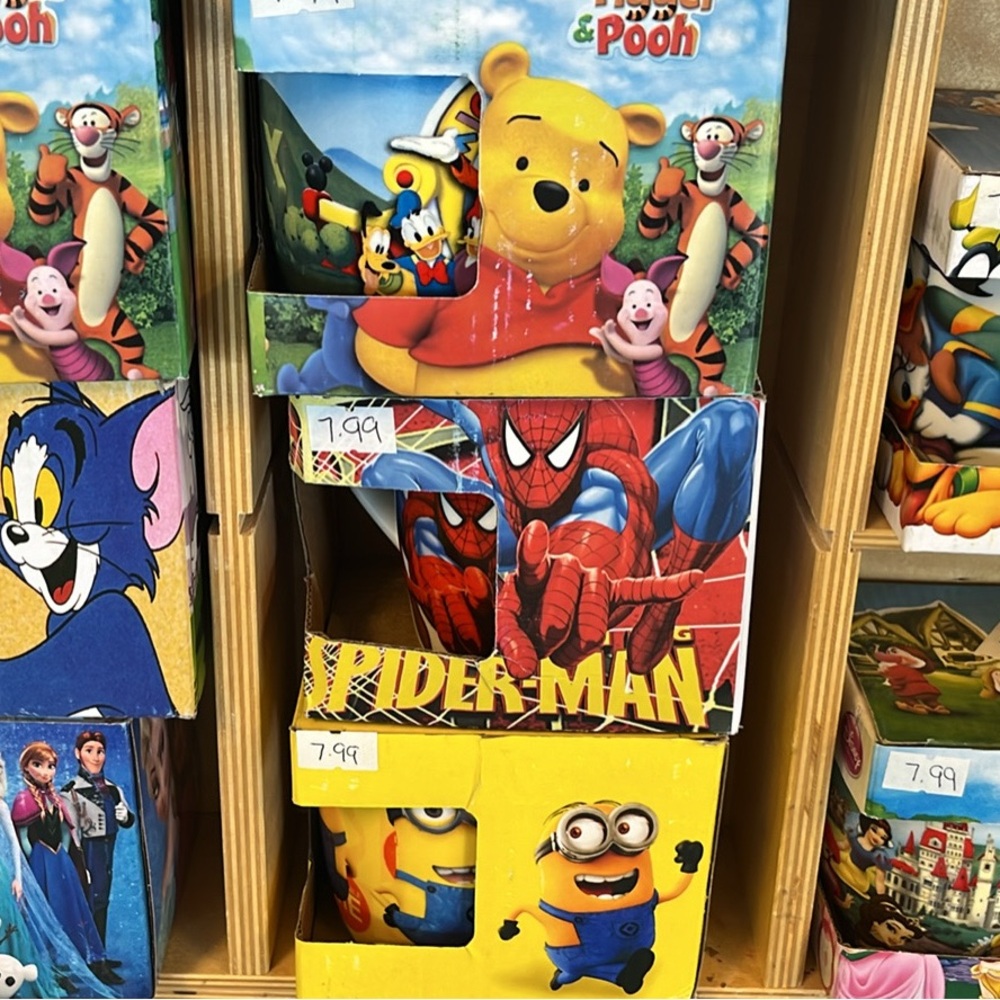 Disney Winnie the Pooh and Friends Puzzle Set - Red and Yellow